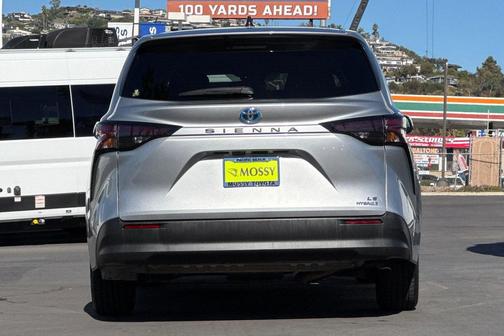 2024 Toyota Sienna LE