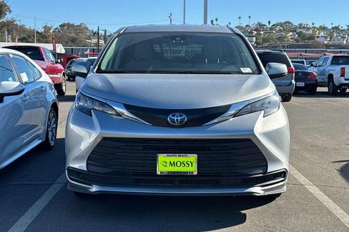 2024 Toyota Sienna LE