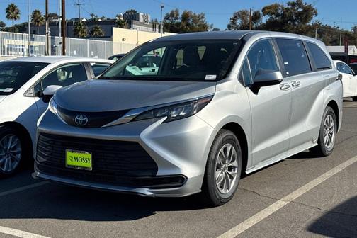 2024 Toyota Sienna LE