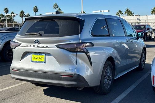 2024 Toyota Sienna LE