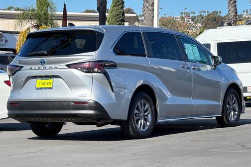 2024 Toyota Sienna LE