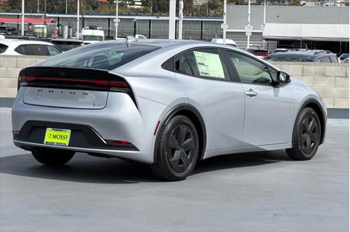 2025 Toyota Prius LE