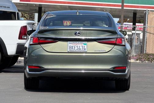 2019 Lexus ES 300h Base