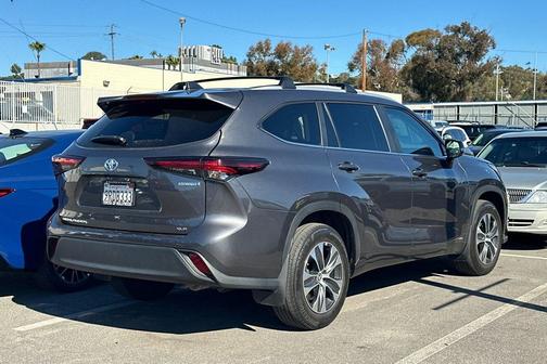 2024 Toyota Highlander Hybrid XLE