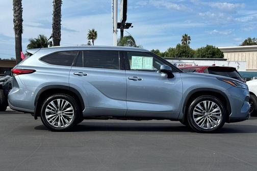 2020 Toyota Highlander Hybrid Platinum