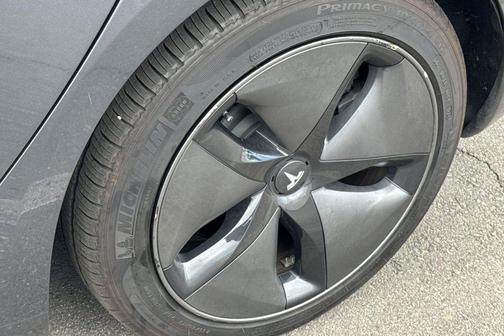 Midnight Silver Metallic 2018 Tesla Model 3 Long Range