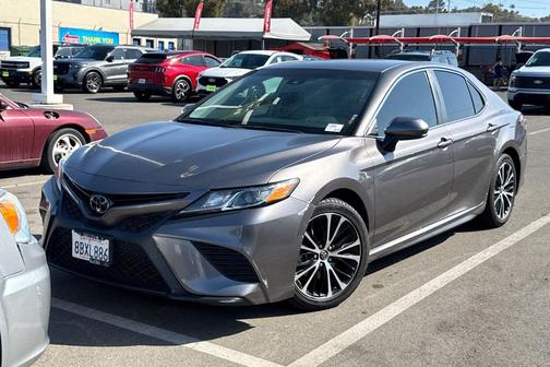 2018 Toyota Camry SE