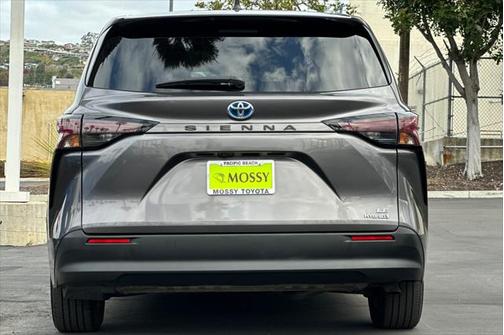 2023 Toyota Sienna LE