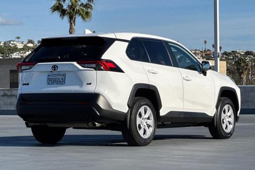 2025 Toyota RAV4 LE