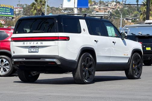 2023 Rivian R1S Adventure