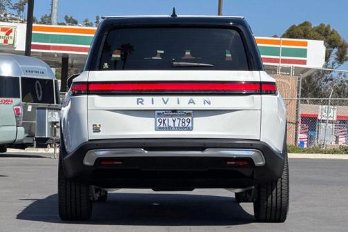2023 Rivian R1S Adventure
