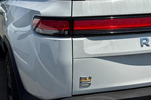 2023 Rivian R1S Adventure
