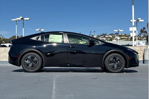 2025 Toyota Prius LE