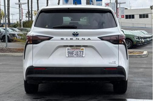2023 Toyota Sienna LE
