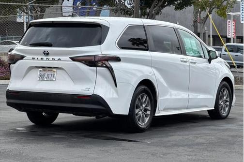 2023 Toyota Sienna LE