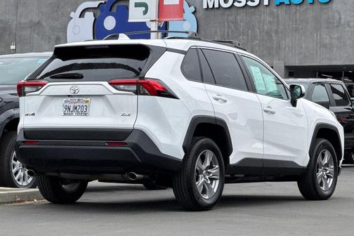 2024 Toyota RAV4 XLE
