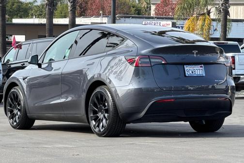 2022 Tesla Model Y Long Range Dual Motor All-Wheel Drive