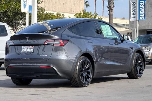 2022 Tesla Model Y Long Range Dual Motor All-Wheel Drive