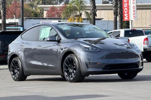 2022 Tesla Model Y Long Range Dual Motor All-Wheel Drive