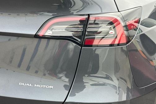 2022 Tesla Model Y Long Range Dual Motor All-Wheel Drive