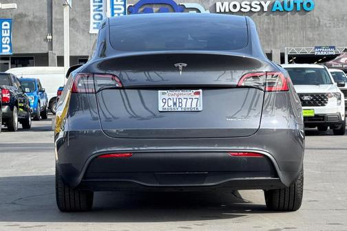 2022 Tesla Model Y Long Range Dual Motor All-Wheel Drive
