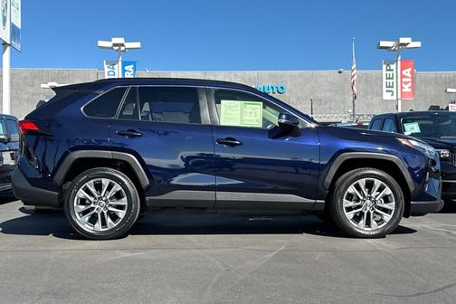 2023 Toyota RAV4 XLE Premium