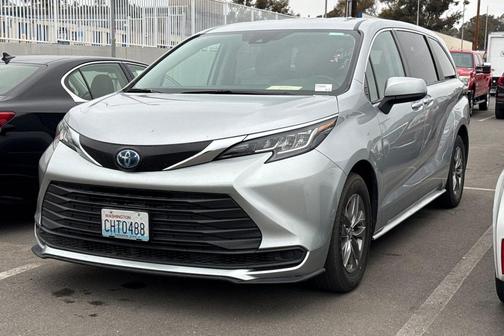 2023 Toyota Sienna LE