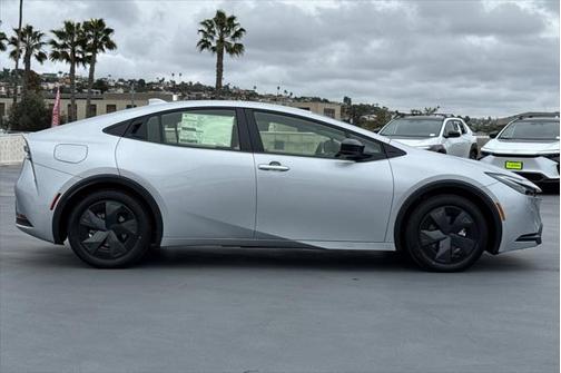 2025 Toyota Prius L
