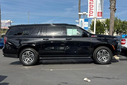 2025 Chevrolet Suburban 4WD Z71