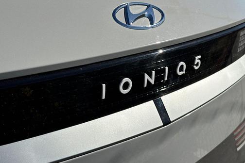 2024 Hyundai IONIQ 5 SE
