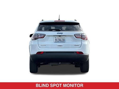 Bright White Clearcoat 2024 Jeep Compass Latitude