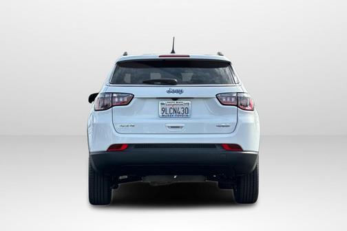 Bright White Clearcoat 2024 Jeep Compass Latitude