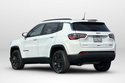 Bright White Clearcoat 2024 Jeep Compass Latitude