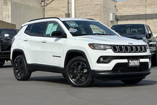 Bright White Clearcoat 2024 Jeep Compass Latitude