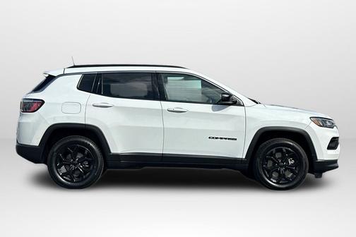 Bright White Clearcoat 2024 Jeep Compass Latitude
