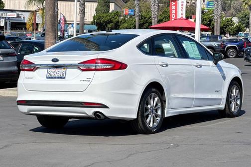 2017 Ford Fusion Hybrid SE