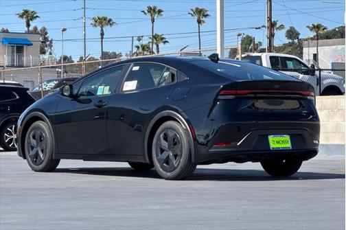 2025 Toyota Prius LE