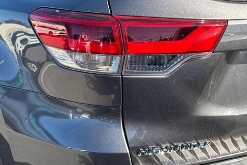 2017 Toyota Highlander LE I4