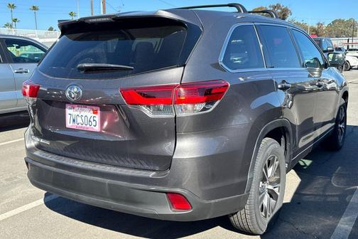 2017 Toyota Highlander LE I4