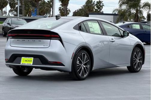 2025 Toyota Prius XLE
