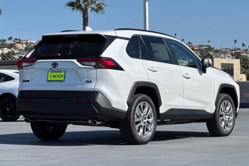 2025 Toyota RAV4 XLE Premium