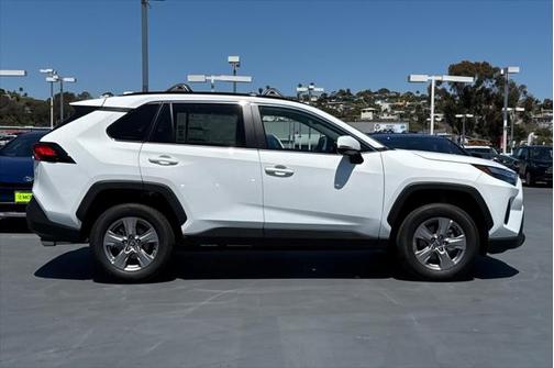 2025 Toyota RAV4 XLE