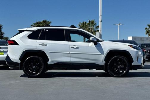 2023 Toyota RAV4 Hybrid SE