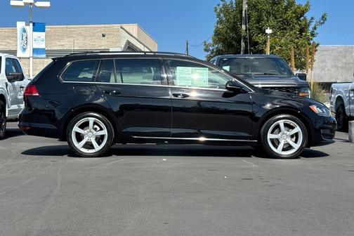 2015 Volkswagen Golf SportWagen TDI SE 4-Door