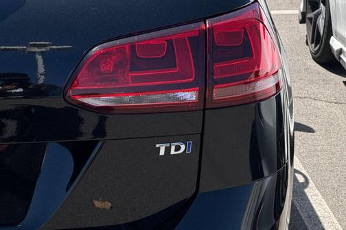 2015 Volkswagen Golf SportWagen TDI SE 4-Door