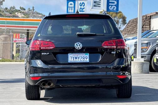 2015 Volkswagen Golf SportWagen TDI SE 4-Door