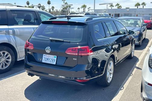 2015 Volkswagen Golf SportWagen TDI SE 4-Door