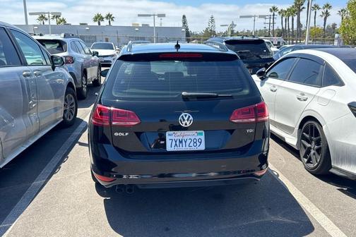 2015 Volkswagen Golf SportWagen TDI SE 4-Door