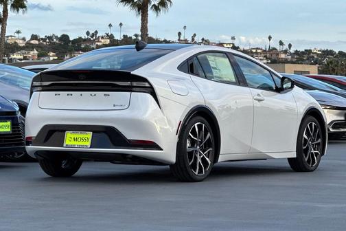 Wind Chill Pearl 2026 Toyota Prius Plug-In Hybrid XSE Premium
