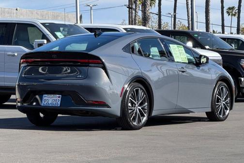 2025 Toyota Prius XLE